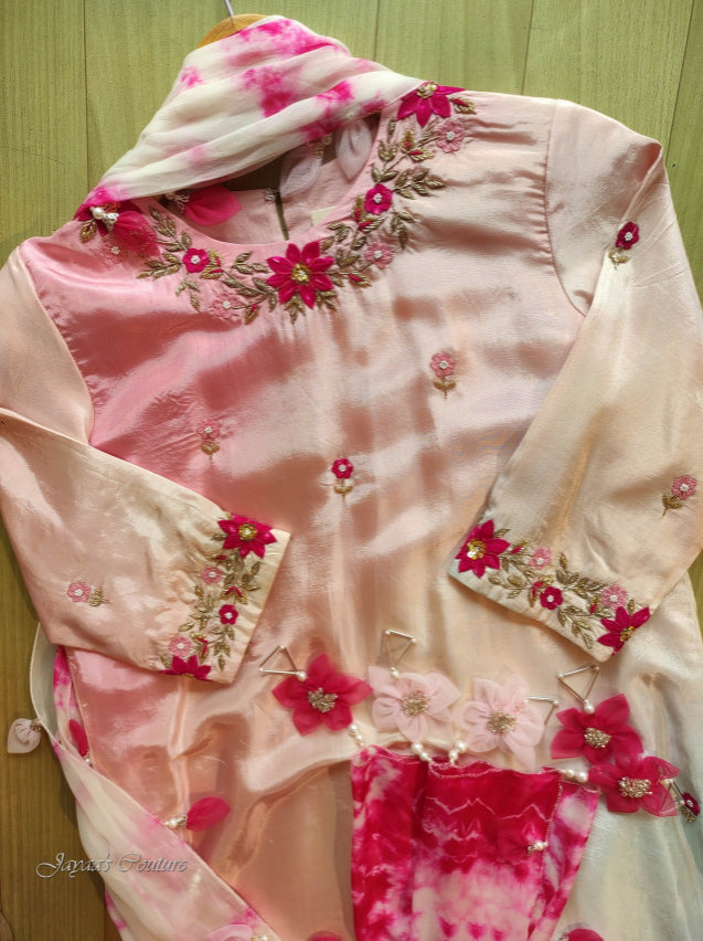Shaded pink of white kurta pant with tie & dye dupatta
