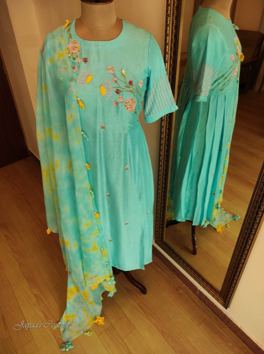 Pastel sky blue pleated kurta pant with tie & dye dupatta