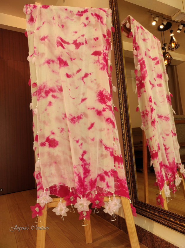 Off white kurta pant with tie& dye dupatta