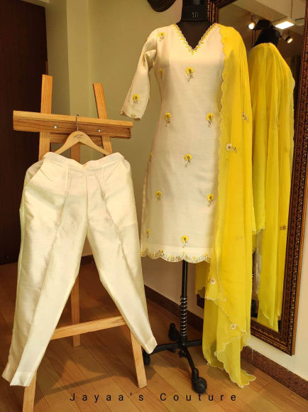 Offwhite kurta pants with lemon yellow dupatta