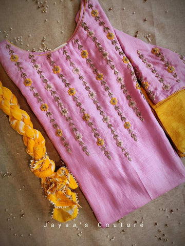 Dusty pink Kurta with pants and yellow Leheriya Dupatta