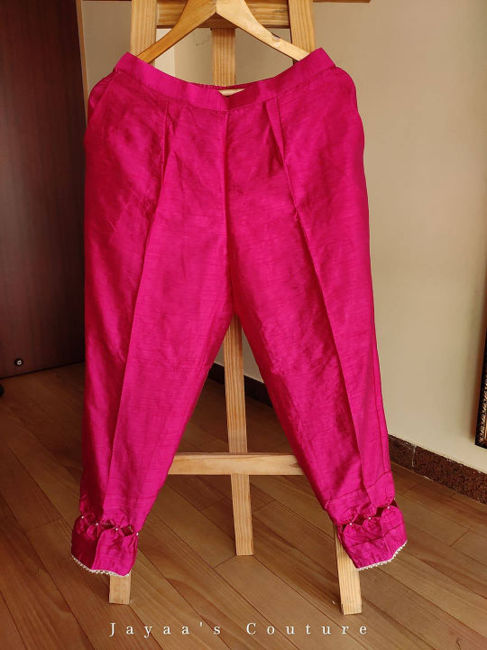 Dark pink leheriya kurta with pants and dupatta