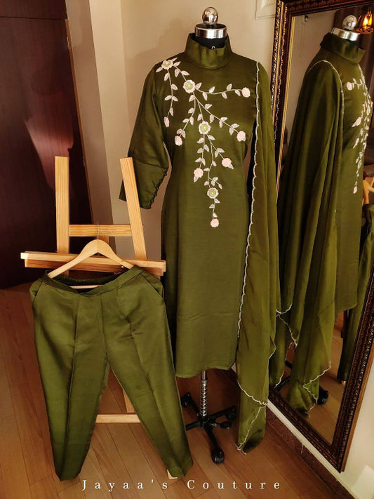 Olive green 3d work kurta pants & dupatta