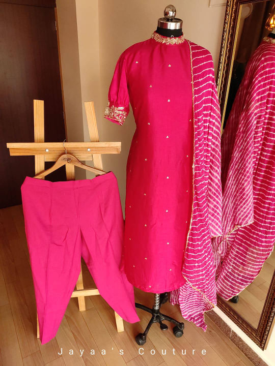 Dark pink kurta pants and leheriya dupatta