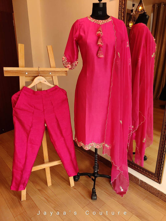 Hot pink scalloped kurta pants and dupatta