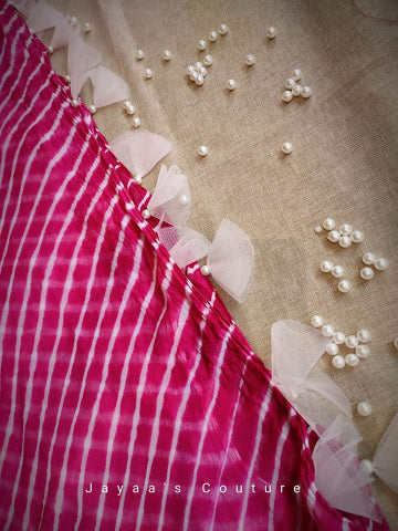 Dark pink leheriya saree with mothda blouse