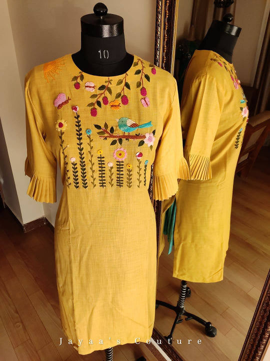 Mustard yellow kurta and pants with leheriya dupatta