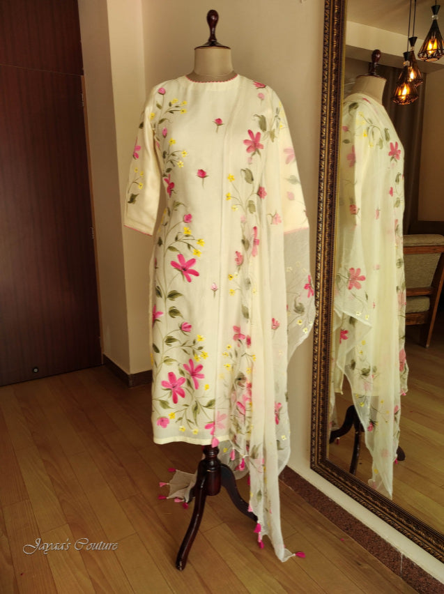 Off white hand painted kurta pant with dupatta